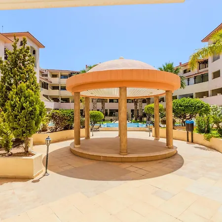 Cozy In The Heart Of Tourist Area With Pool Пафос