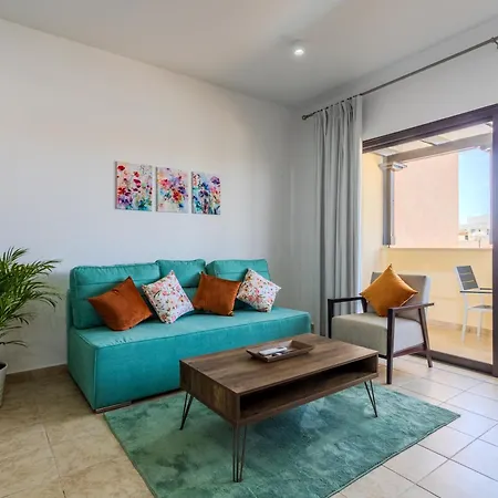 Cozy In The Heart Of Tourist Area With Pool Апартаменты Пафос