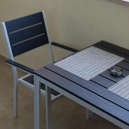 Cozy In The Heart Of Tourist Area With Pool * Пафос