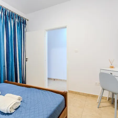 Cozy In The Heart Of Tourist Area With Pool Апартаменты *