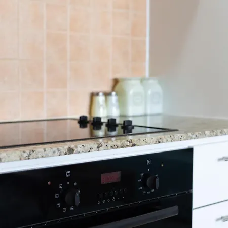 公寓 Cozy In The Heart Of Tourist Area With Pool