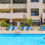 Cozy In The Heart Of Tourist Area With Pool Paphos