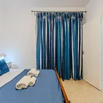 Cozy In The Heart Of Tourist Area With Pool Apartment
