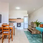Cozy In The Heart Of Tourist Area With Pool Apartment
