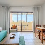 Cozy In The Heart Of Tourist Area With Pool Apartment