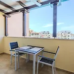 Cozy In The Heart Of Tourist Area With Pool Apartment