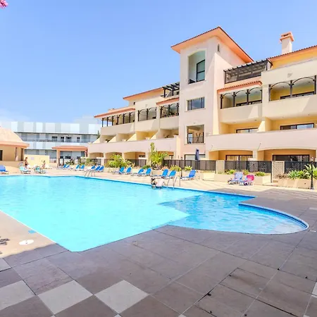 Cozy In The Heart Of Tourist Area With Pool