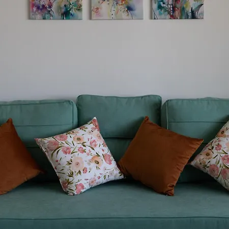 Cozy In The Heart Of Tourist Area With Pool * Paphos