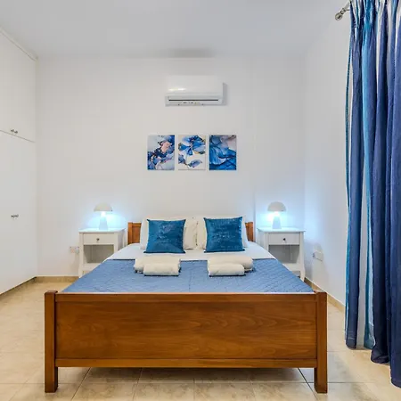 Cozy In The Heart Of Tourist Area With Pool Pafos