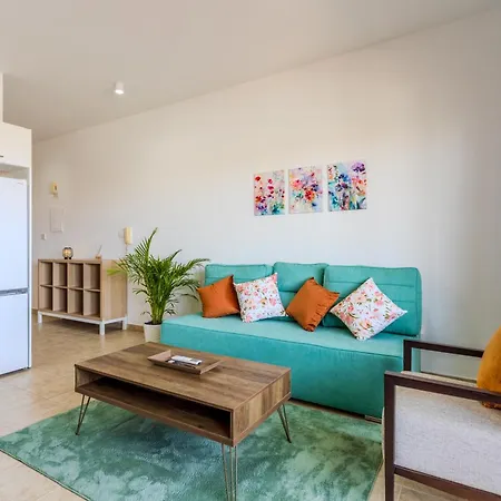 Cozy In The Heart Of Tourist Area With Pool * Paphos