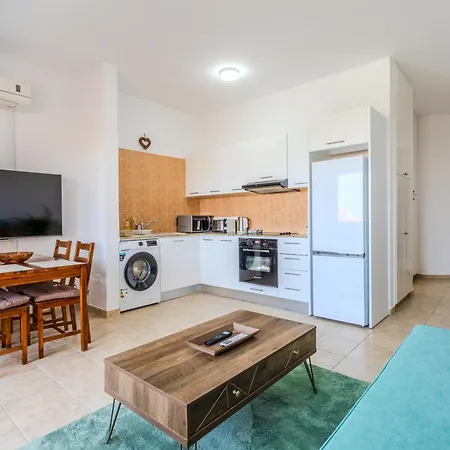 דירה Cozy In The Heart Of Tourist Area With Pool