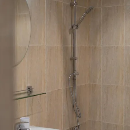דירה Cozy In The Heart Of Tourist Area With Pool