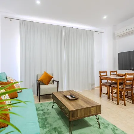 Cozy In The Heart Of Tourist Area With Pool بافوس