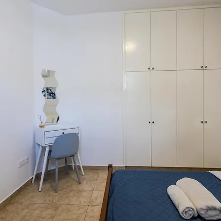 Cozy In The Heart Of Tourist Area With Pool * Paphos