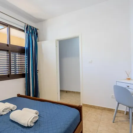 Cozy In The Heart Of Tourist Area With Pool דירה