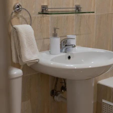 דירה Cozy In The Heart Of Tourist Area With Pool