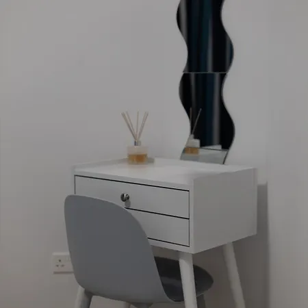 Cozy In The Heart Of Tourist Area With Pool Pafos