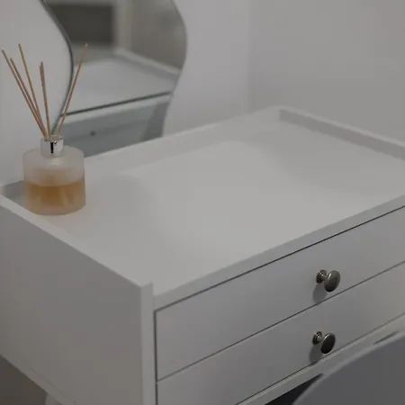 Cozy In The Heart Of Tourist Area With Pool Pafos