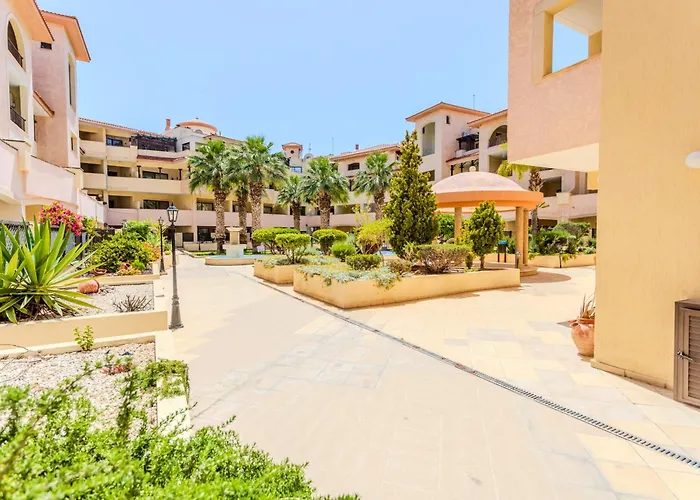 Apartmán Cozy In The Heart Of Tourist Area With Pool Paphos