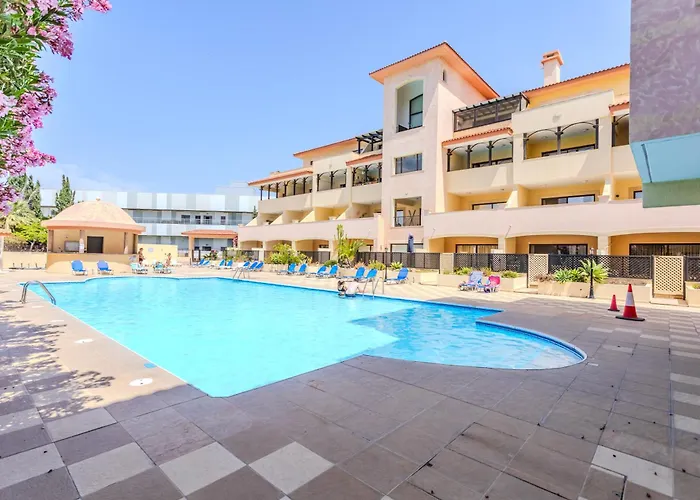 Cozy In The Heart Of Tourist Area With Pool