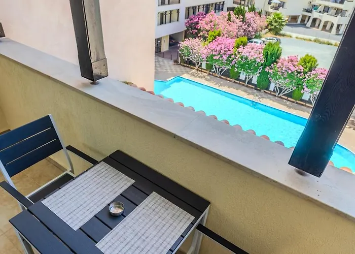 Cozy In The Heart Of Tourist Area With Pool Apartmán *