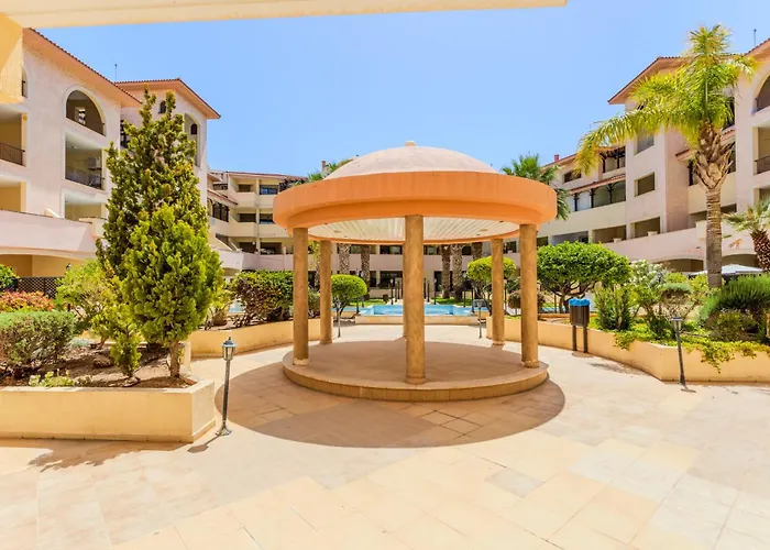 Cozy In The Heart Of Tourist Area With Pool Paphos