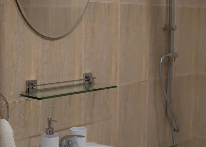 Cozy In The Heart Of Tourist Area With Pool