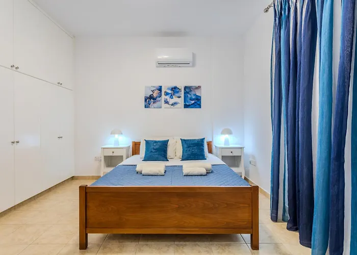 Cozy In The Heart Of Tourist Area With Pool Paphos