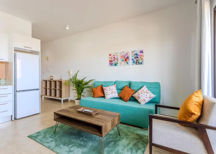 Cozy In The Heart Of Tourist Area With Pool * Paphos