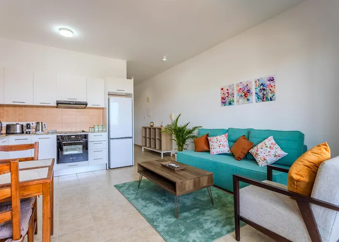 Cozy In The Heart Of Tourist Area With Pool