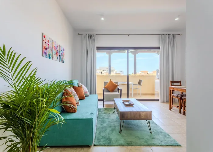 Cozy In The Heart Of Tourist Area With Pool * Paphos