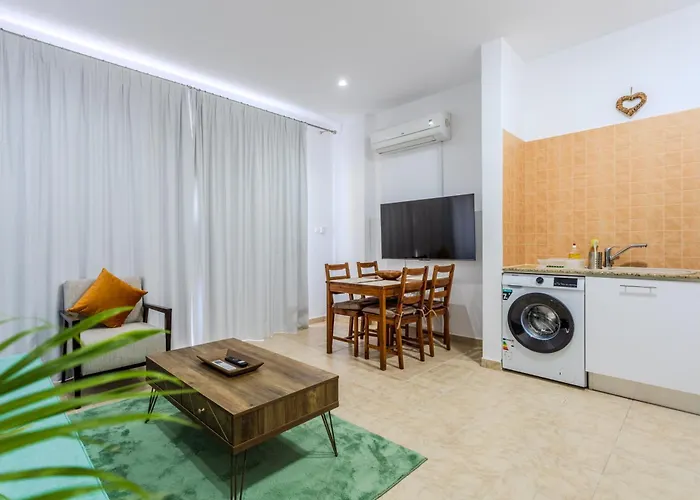 Cozy In The Heart Of Tourist Area With Pool Apartmán *