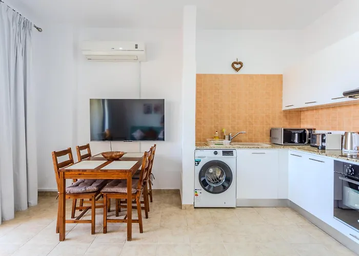 Apartmán Cozy In The Heart Of Tourist Area With Pool