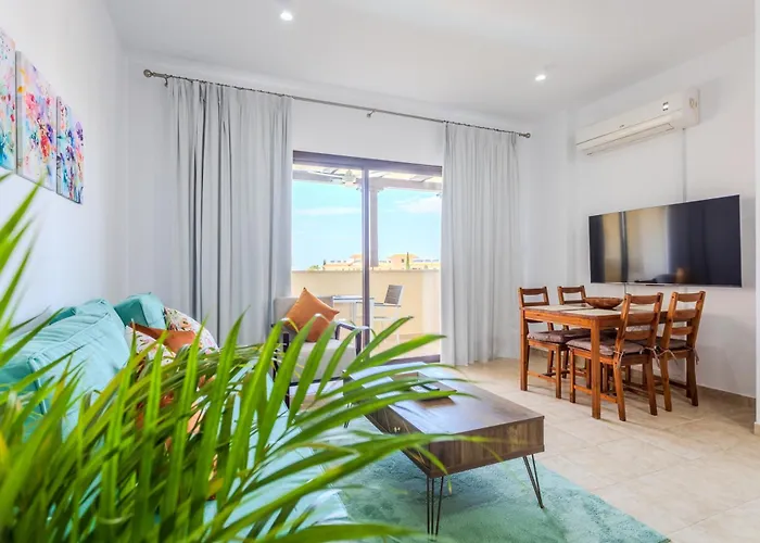 Cozy In The Heart Of Tourist Area With Pool Apartmán Paphos