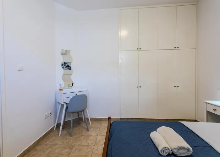 Cozy In The Heart Of Tourist Area With Pool * Paphos