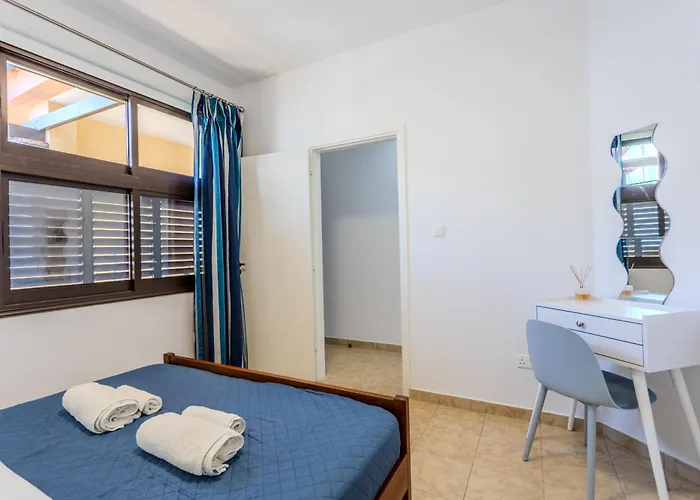 Cozy In The Heart Of Tourist Area With Pool Apartmán