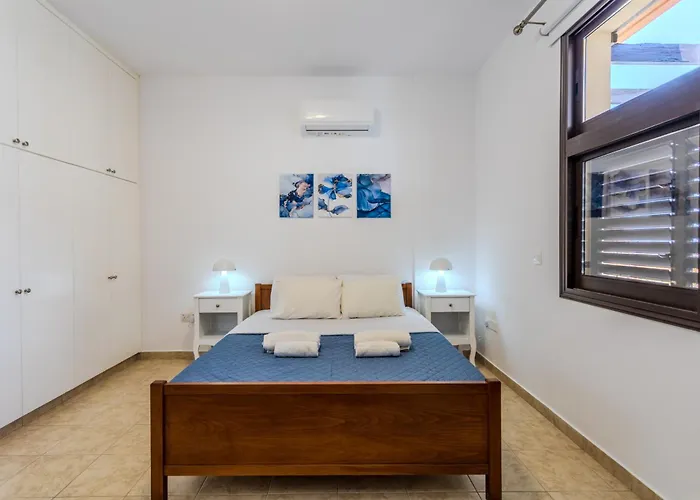 Cozy In The Heart Of Tourist Area With Pool Apartmán Paphos