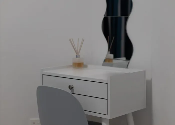 Cozy In The Heart Of Tourist Area With Pool パ フォス