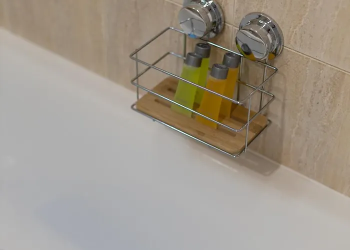 Cozy In The Heart Of Tourist Area With Pool