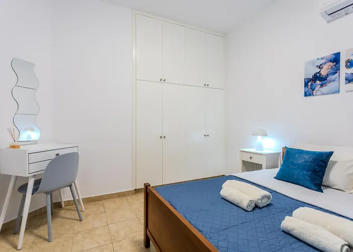 Cozy In The Heart Of Tourist Area With Pool Apartmán Paphos