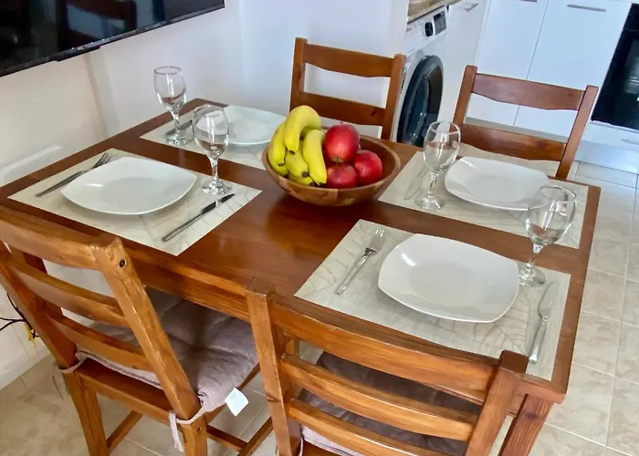 Cozy In The Heart Of Tourist Area With Pool Apartmán