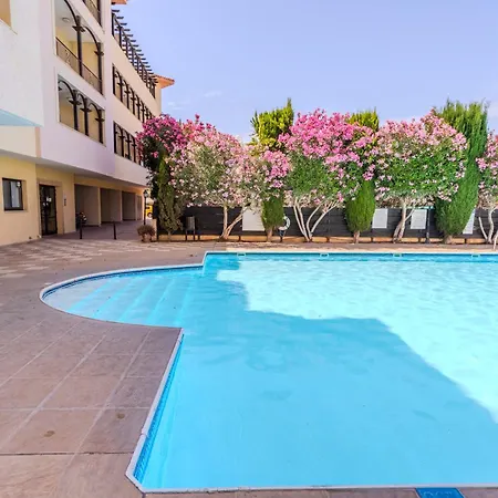 Apartment Cozy In The Heart Of Tourist Area With Pool Paphos