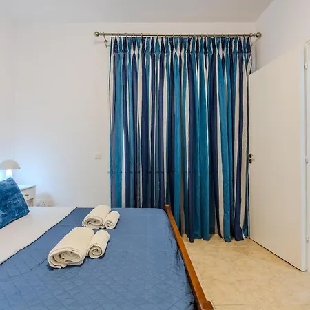 Cozy In The Heart Of Tourist Area With Pool 아파트