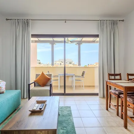 Cozy In The Heart Of Tourist Area With Pool Apartment
