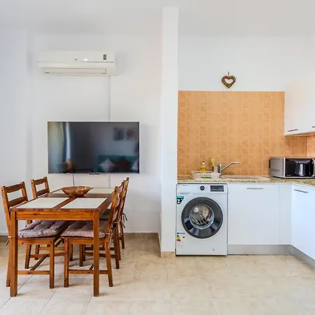 Appartement Cozy In The Heart Of Tourist Area With Pool