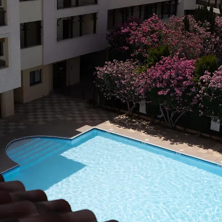 Cozy In The Heart Of Tourist Area With Pool פאפוס